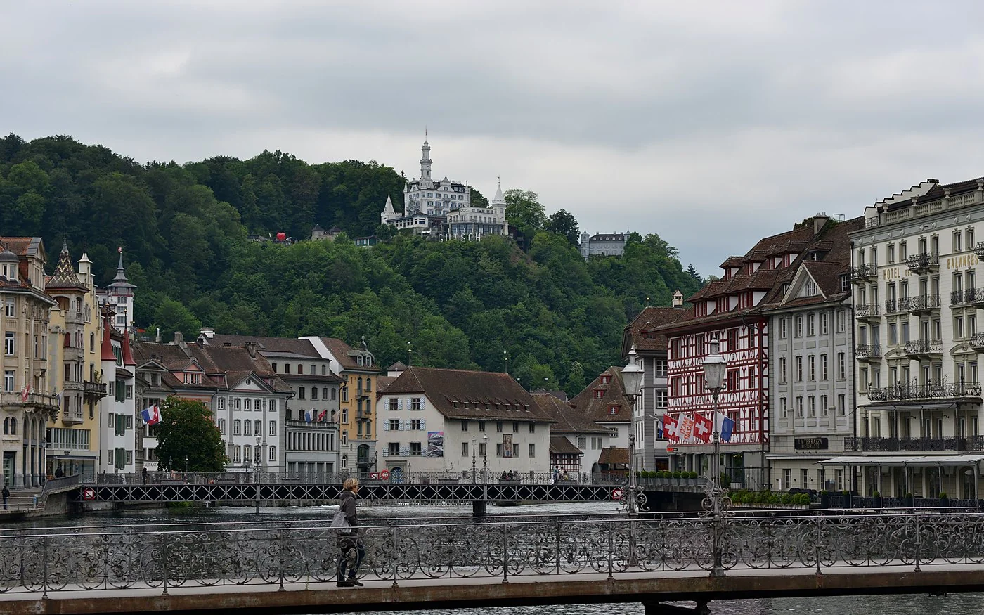 Luzern Reuss und Château Gütsch