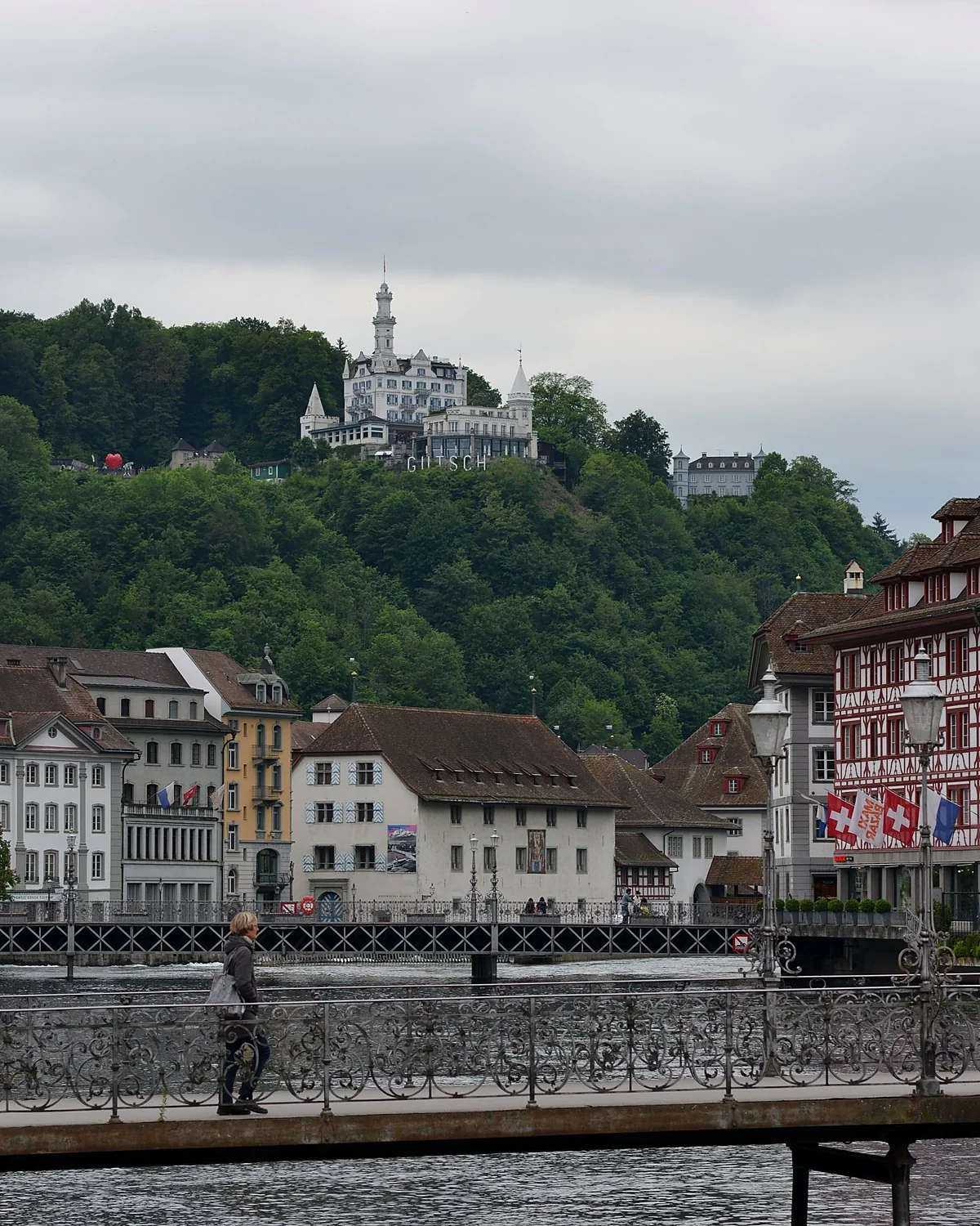 Luzern Reuss und Château Gütsch