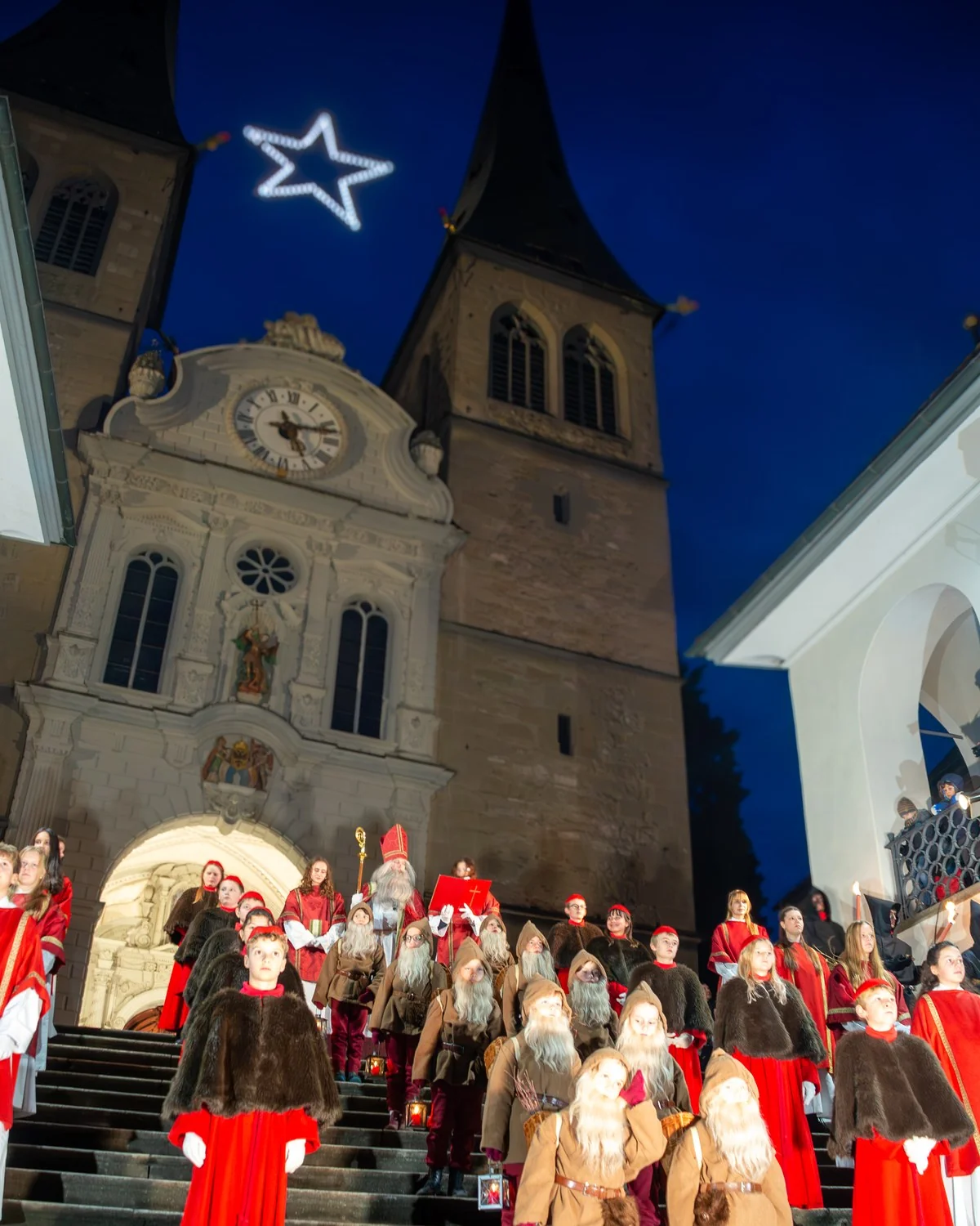 Hofkirche Luzern Hofsamichlaus Prozession bei Nacht