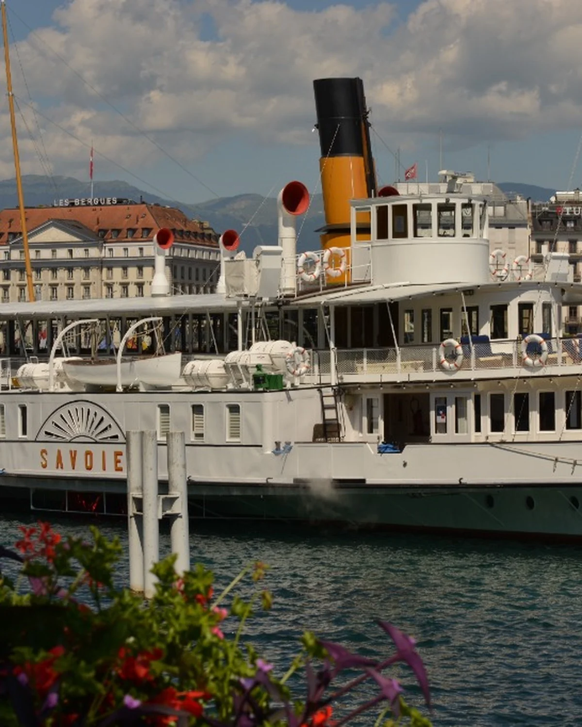 Belle-Époque Schaufelraddampfer SAVOIE vor Genfer Promenade